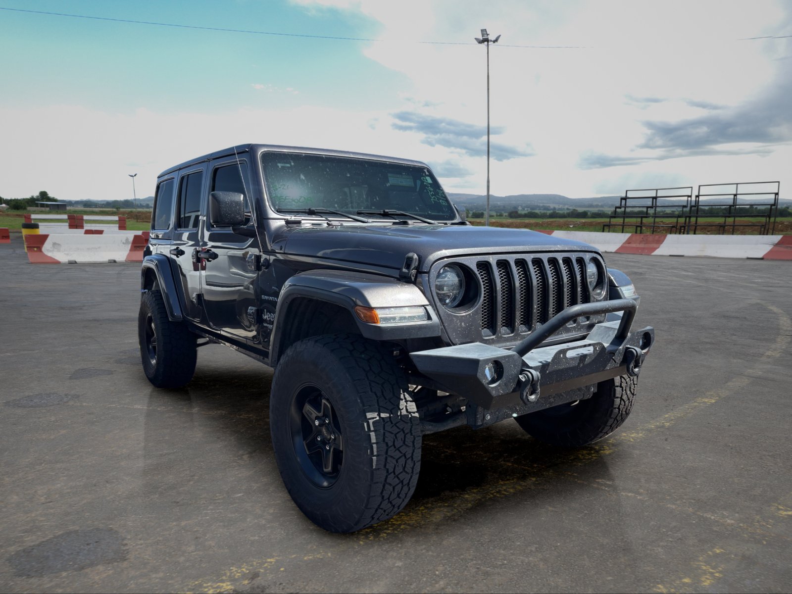 Used 2018 Jeep Wrangler Unlimited Sahara AWD/4WD image 2