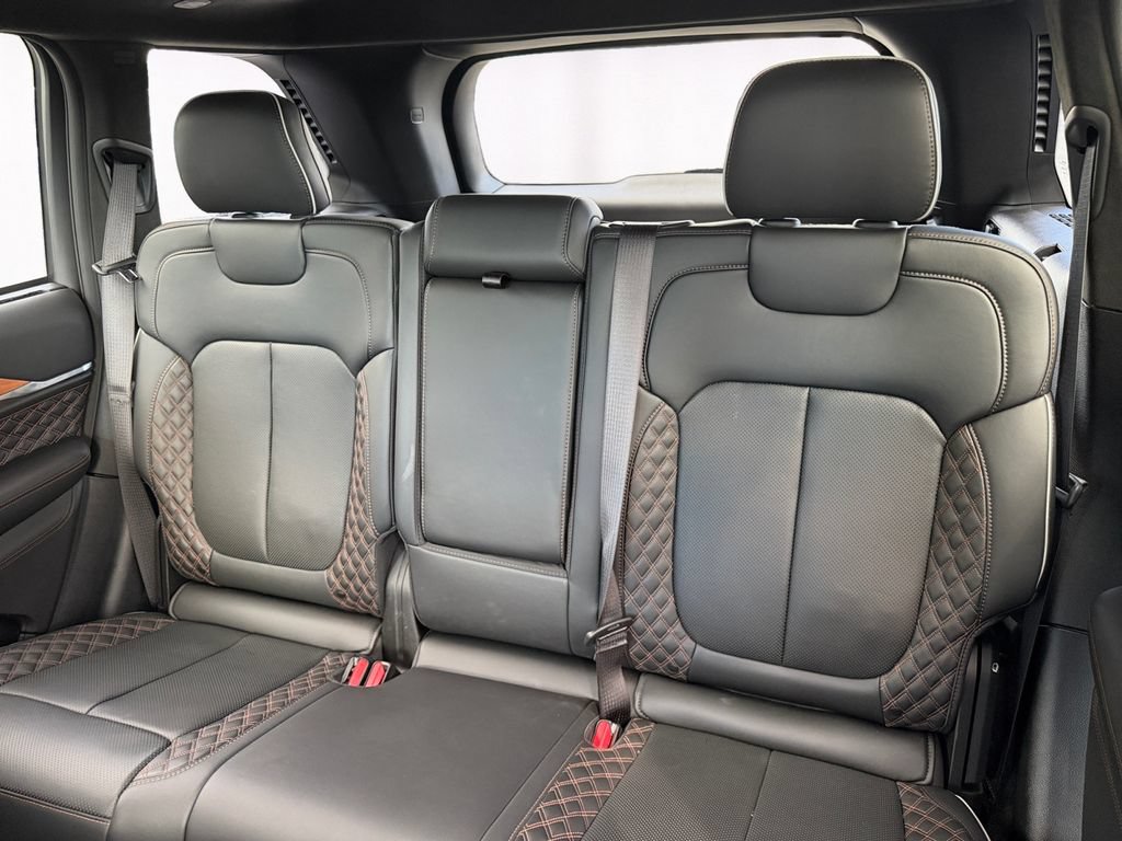 Used 2023 Jeep Grand Cherokee Summit AWD/4WD image 13