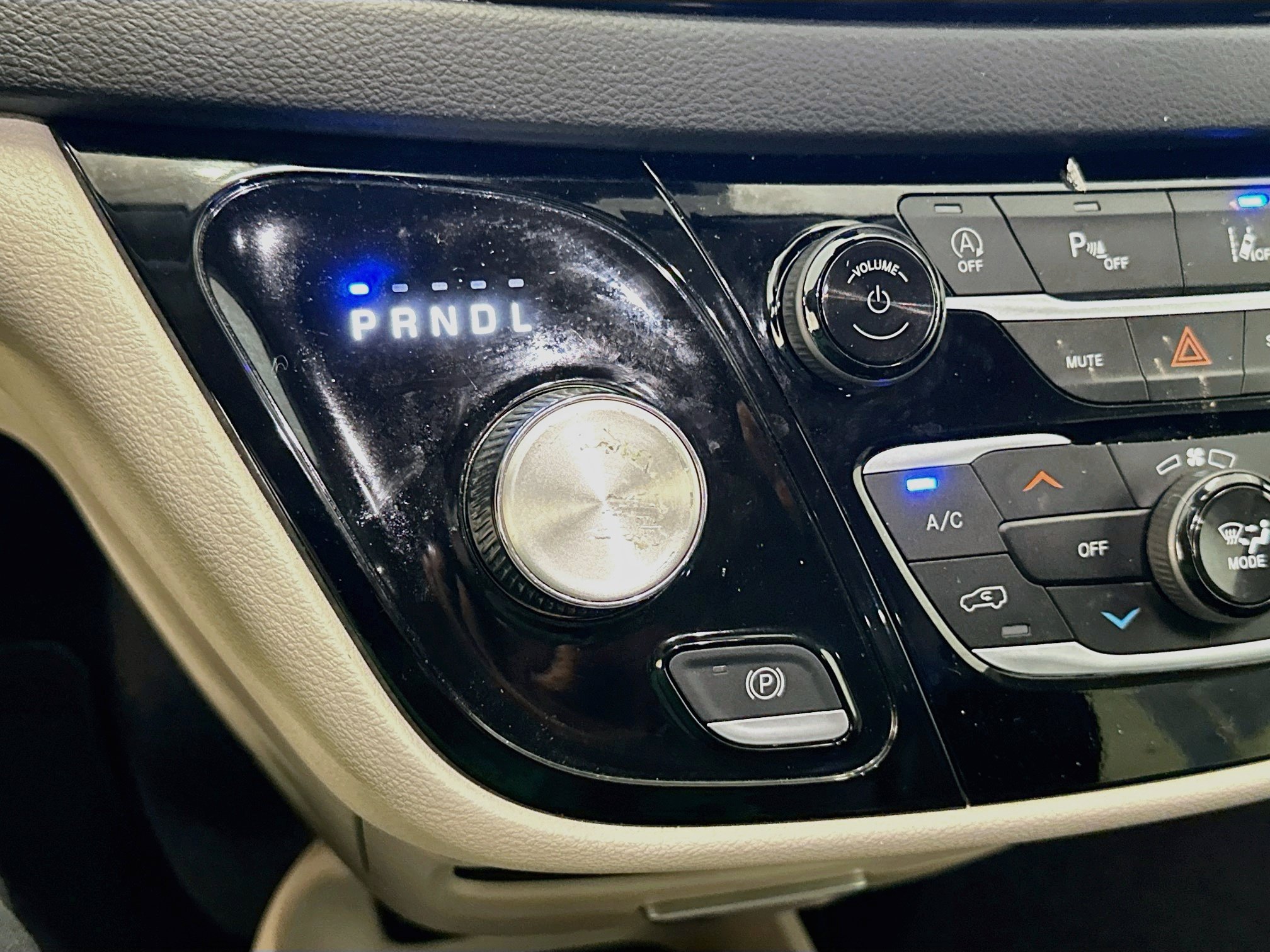 Used 2023 Chrysler Pacifica Touring-L FWD image 25