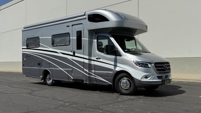 Used 2021 Mercedes-Benz Sprinter 3500 image 2