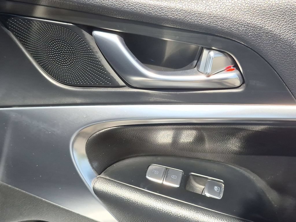 Used 2025 Genesis G70 2.5T RWD image 34