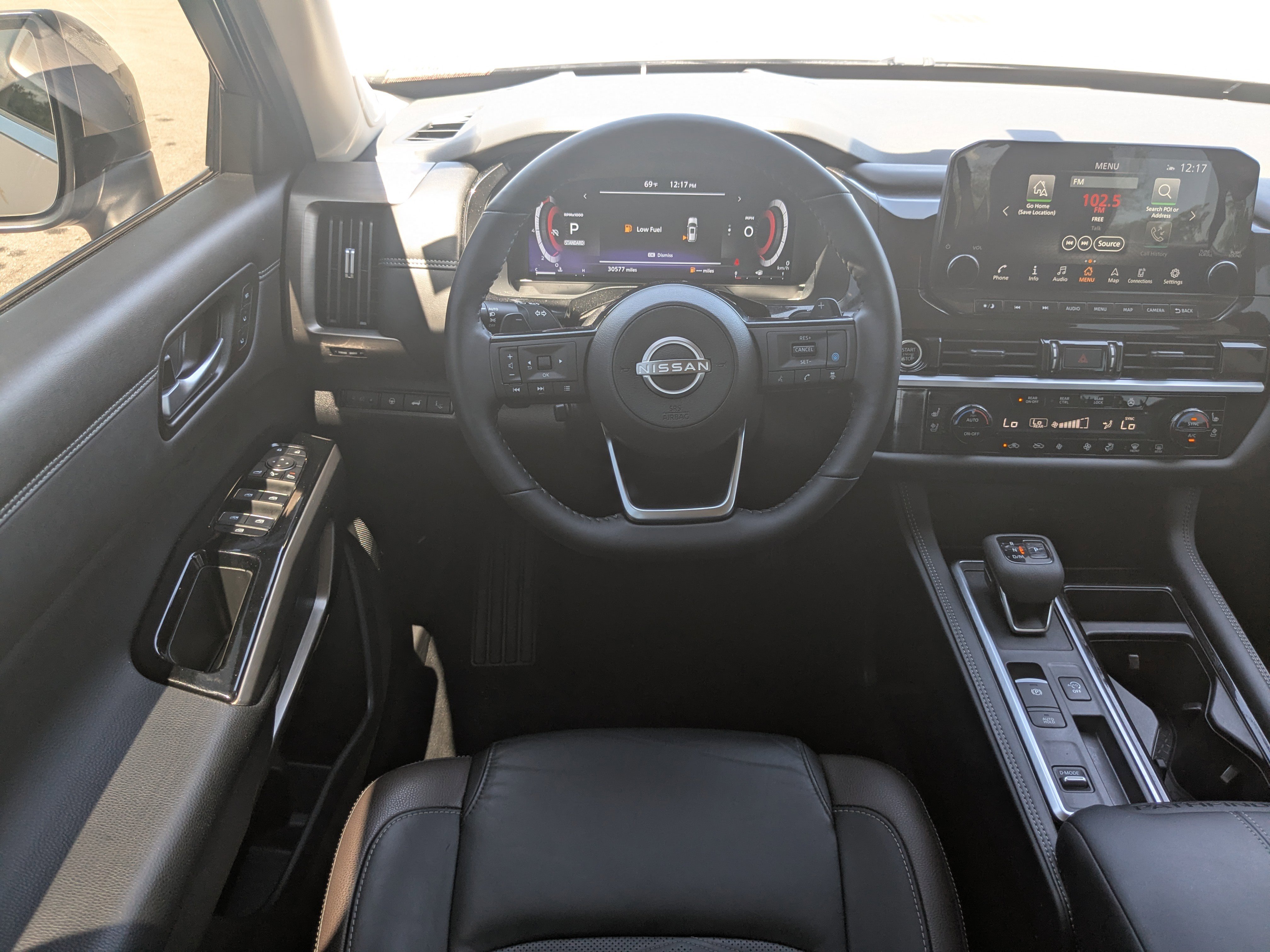 Used 2024 Nissan Pathfinder Platinum FWD image 21