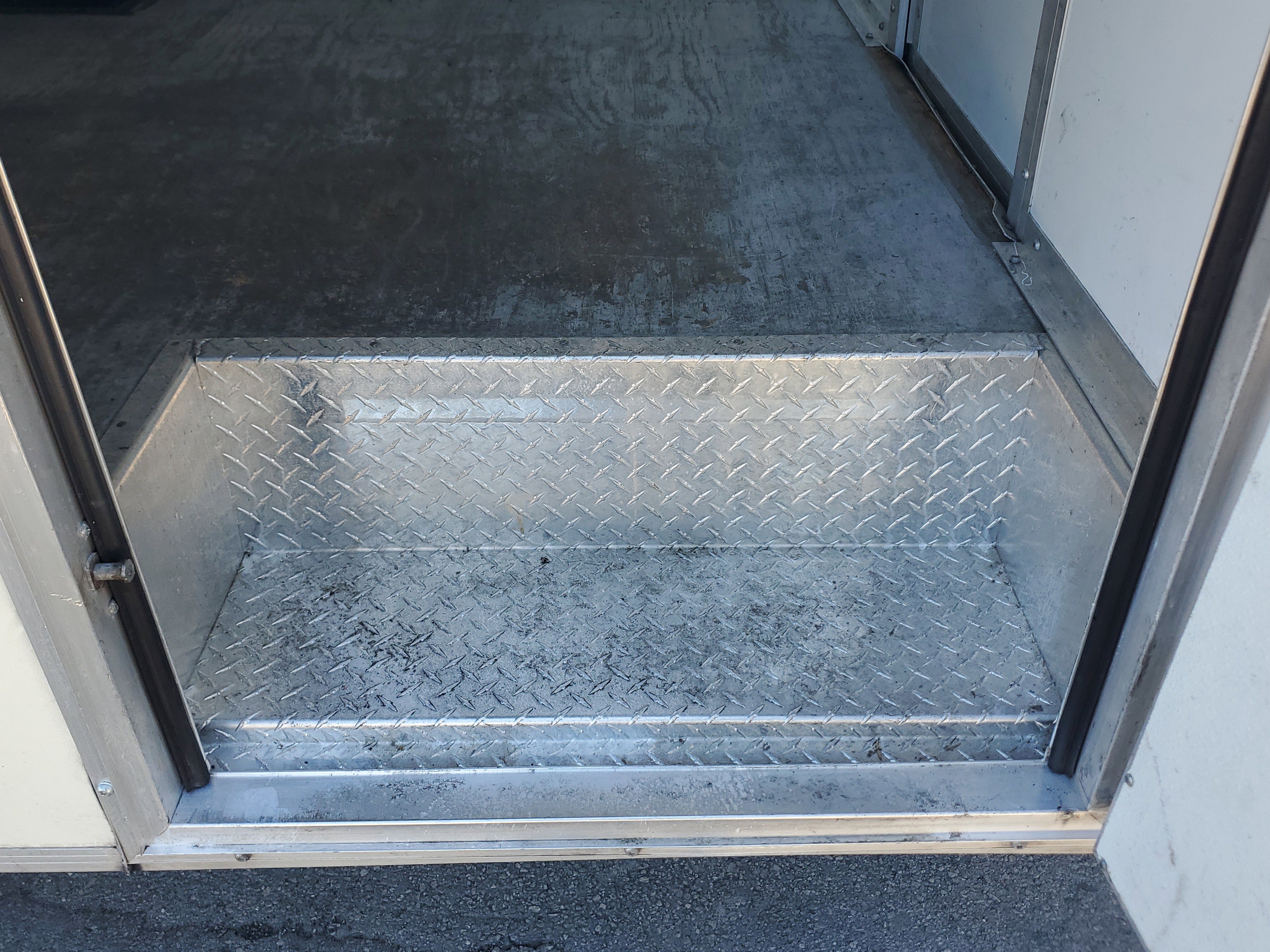 Used 2022 Ford E-350 and Econoline 350 Super Duty w/ Power Windows & Locks Group image 11