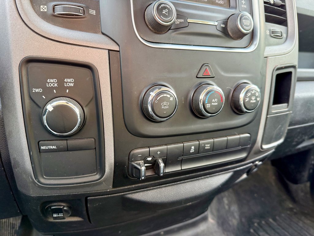 Used 2014 RAM 2500 Tradesman w/ Chrome Appearance Group image 17