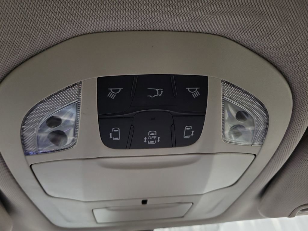 Used 2021 Chrysler Pacifica Touring-L image 19