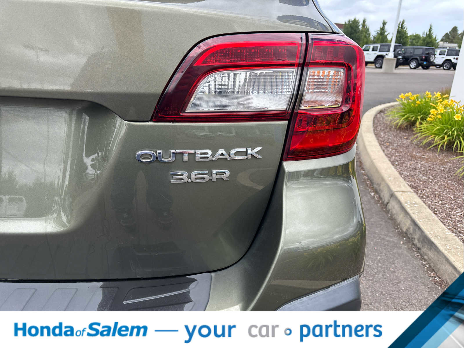 Used 2018 Subaru Outback 3.6R Touring w/ Protection Package #1 AWD/4WD image 7