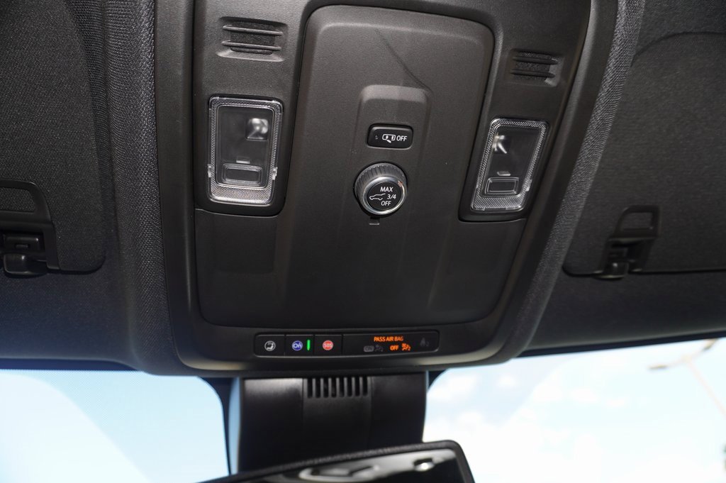 Used 2025 Chevrolet Suburban RST image 21