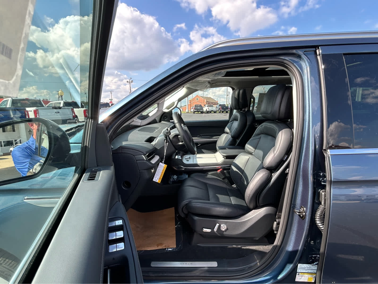 New 2027 Lincoln Navigator Reserve AWD/4WD image 20