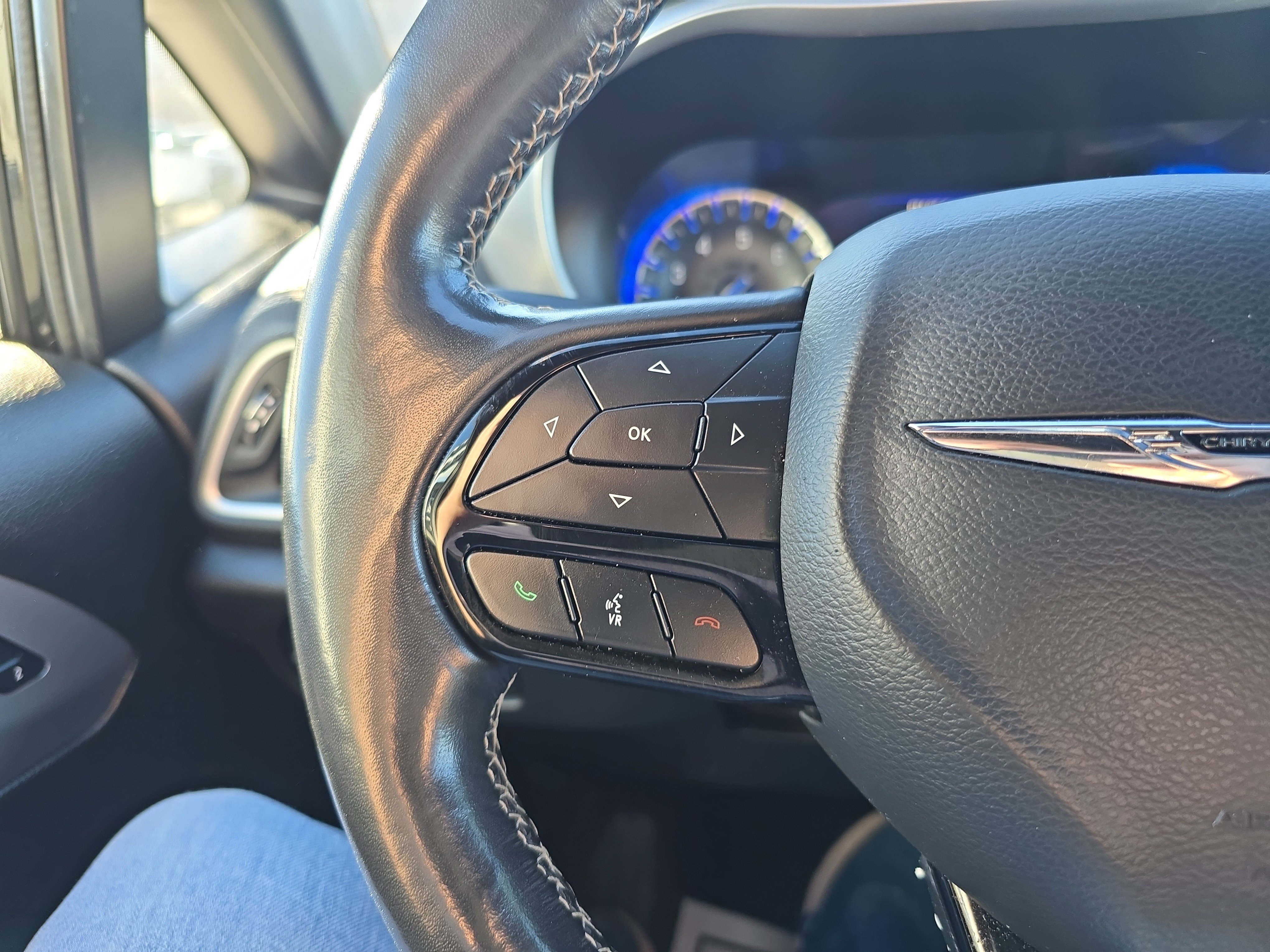 Used 2021 Chrysler Pacifica Touring-L w/ S Appearance Package image 21