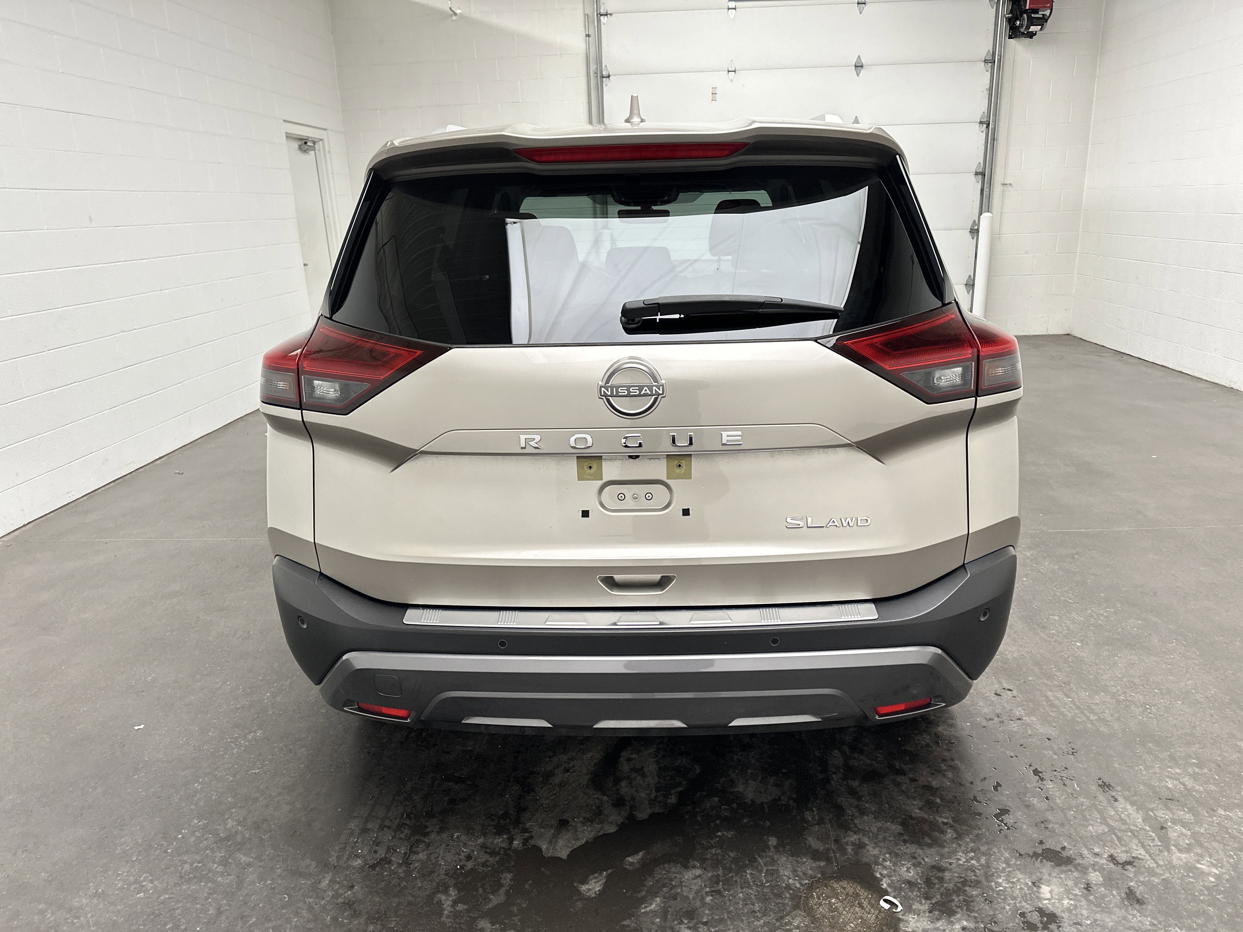 Used 2023 Nissan Rogue SL w/ SL Premium Package image 9