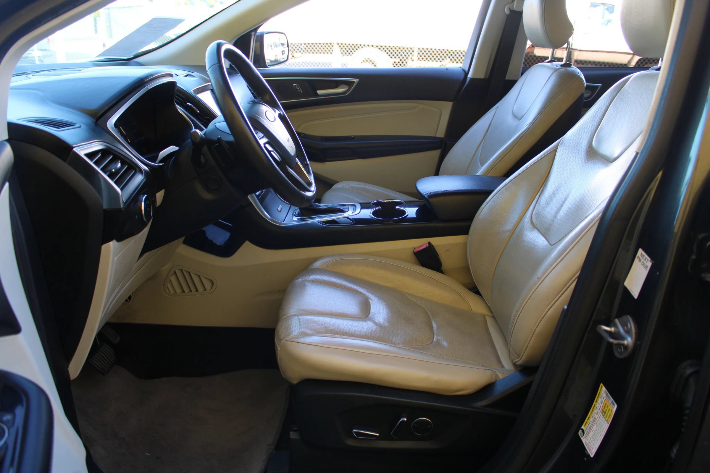 Used 2018 Ford Edge Titanium w/ Equipment Group 301A FWD image 8