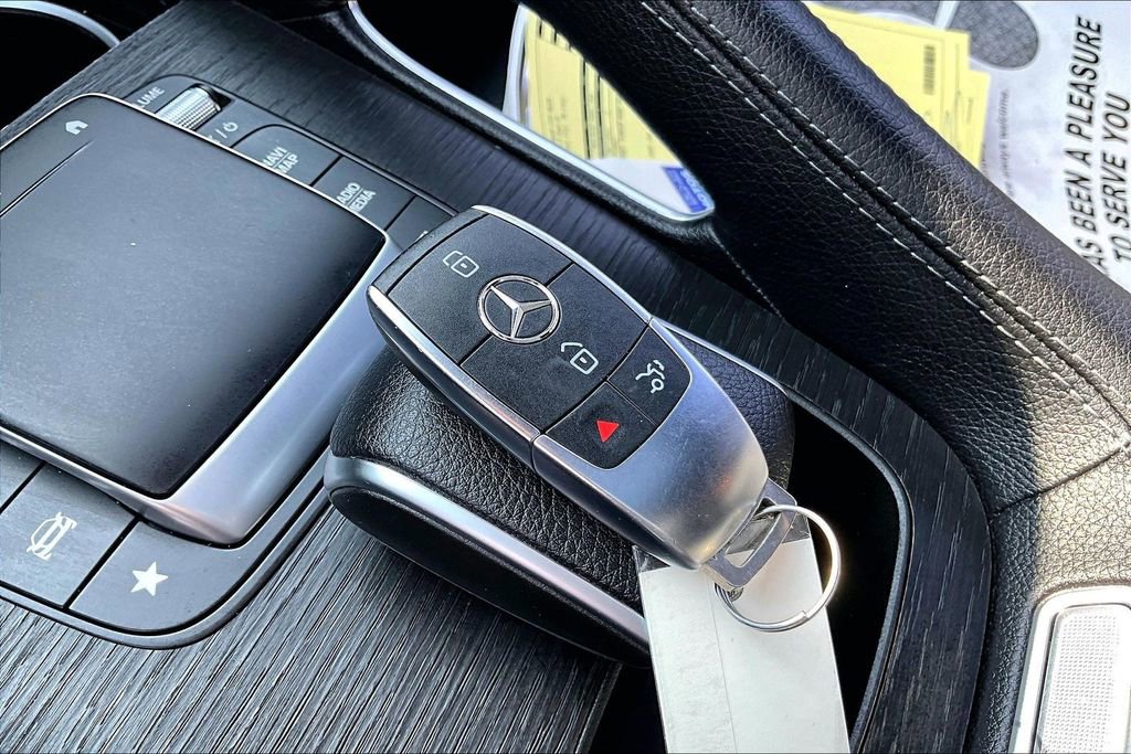 Used 2022 Mercedes-Benz GLE 350 4MATIC w/ Premium Package image 11