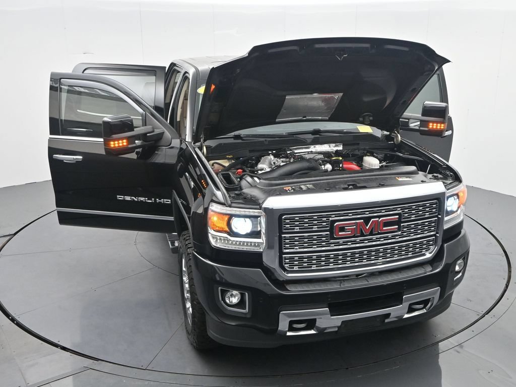 Used 2019 GMC Sierra 2500 Denali w/ Duramax Plus Package AWD/4WD image 39