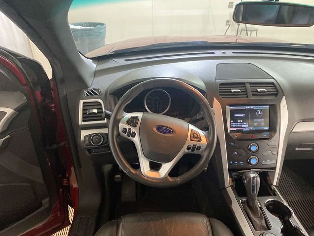 Used 2014 Ford Explorer XLT w/ Equipment Group 202A AWD/4WD image 34