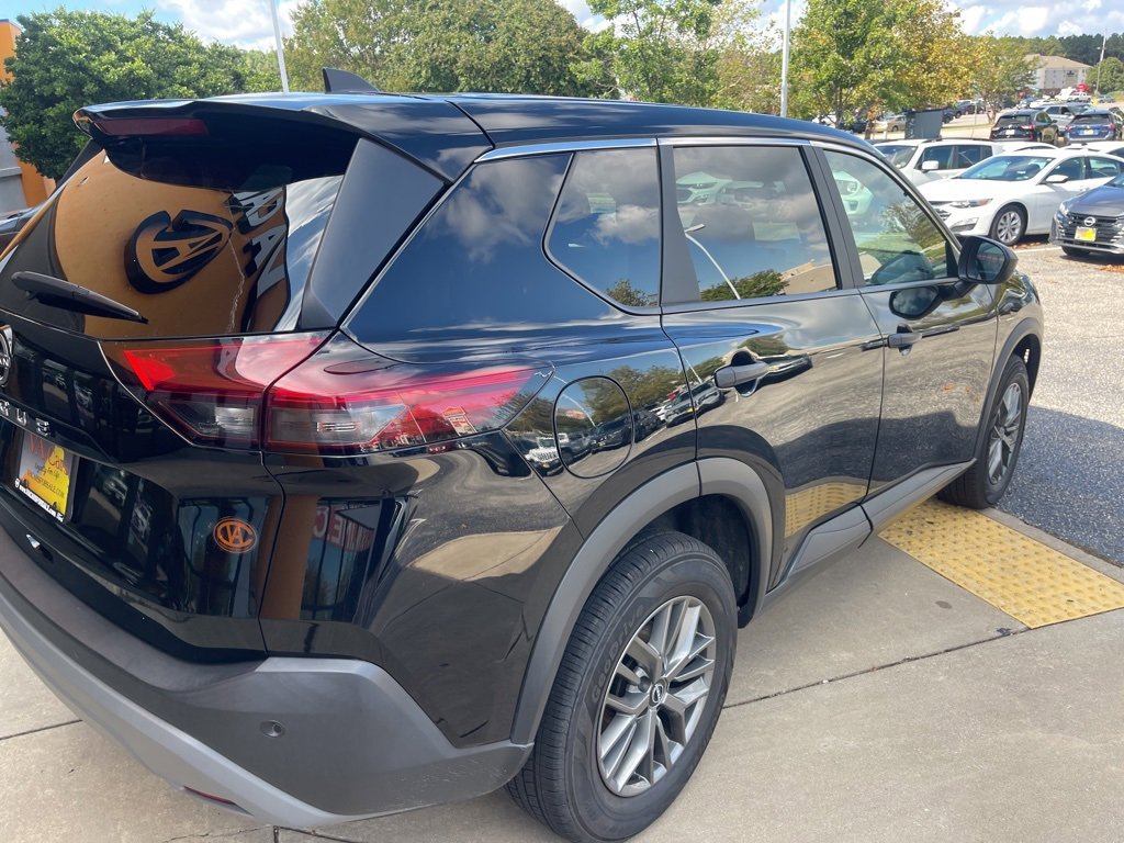 Used 2023 Nissan Rogue S image 4
