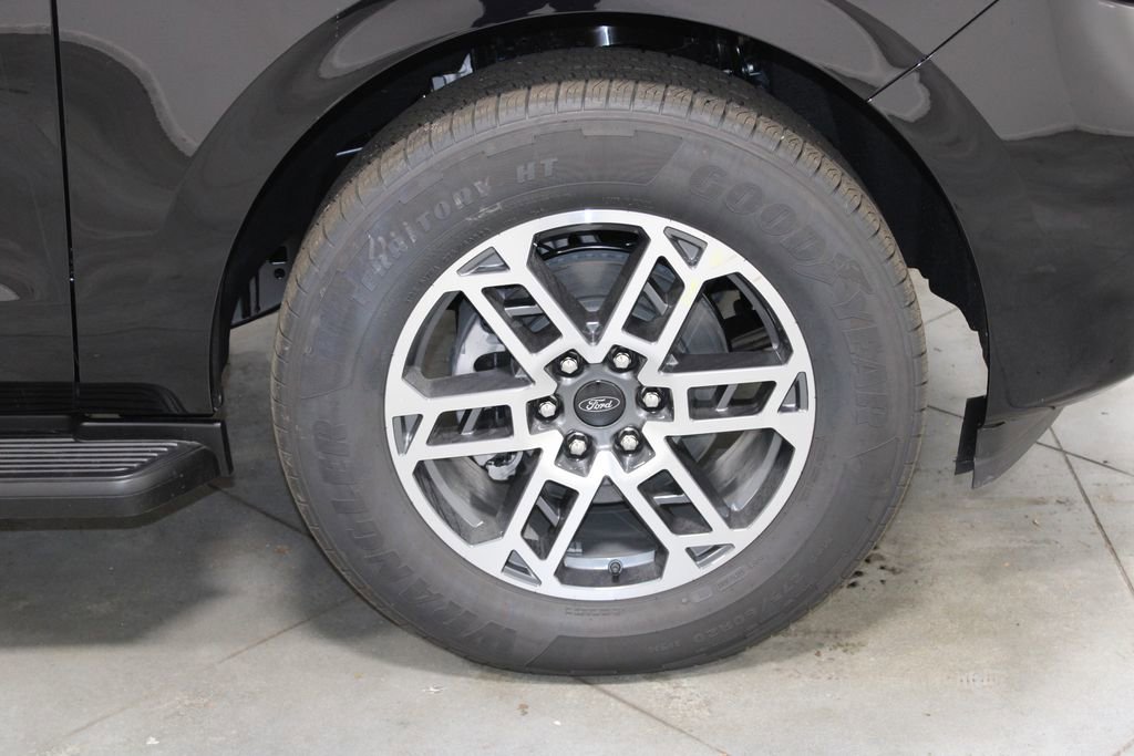 New 2026 Ford Expedition Active image 12