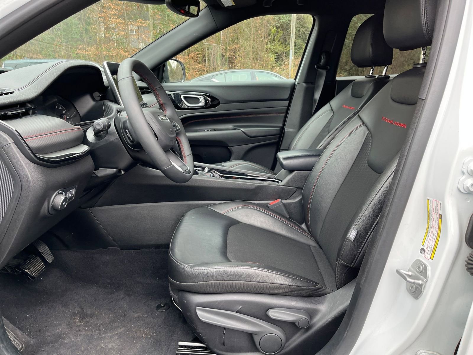 Used 2025 Jeep Compass Trailhawk image 24