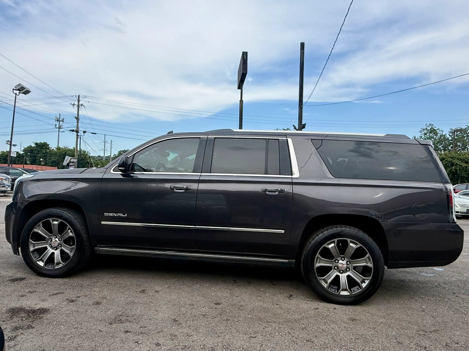 Used 2017 GMC Yukon XL Denali AWD/4WD image 5