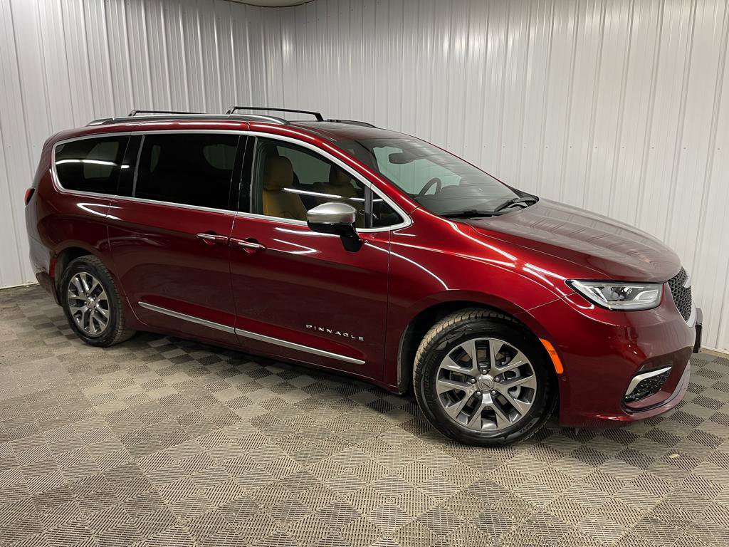 Used 2023 Chrysler Pacifica Pinnacle