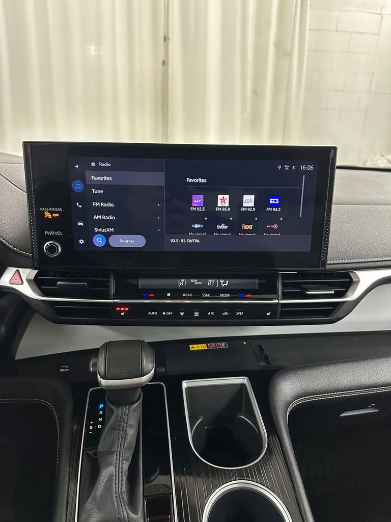 Used 2025 Toyota Sienna XSE image 23