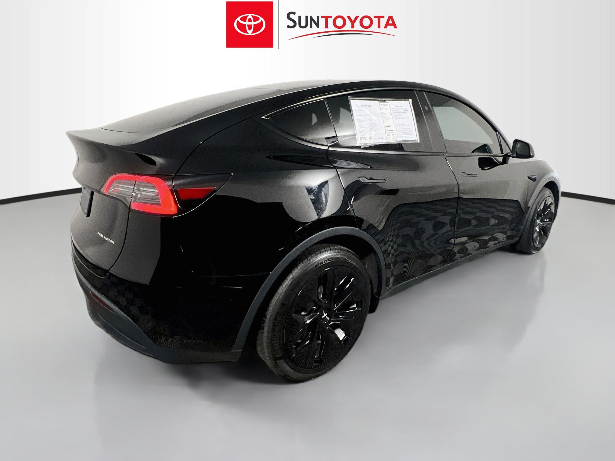 Used 2024 Tesla Model Y Long Range AWD/4WD image 4