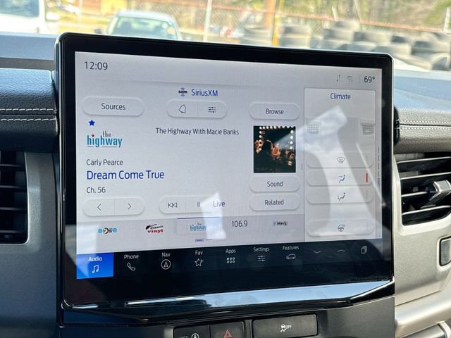 Used 2024 Ford Expedition XLT image 24