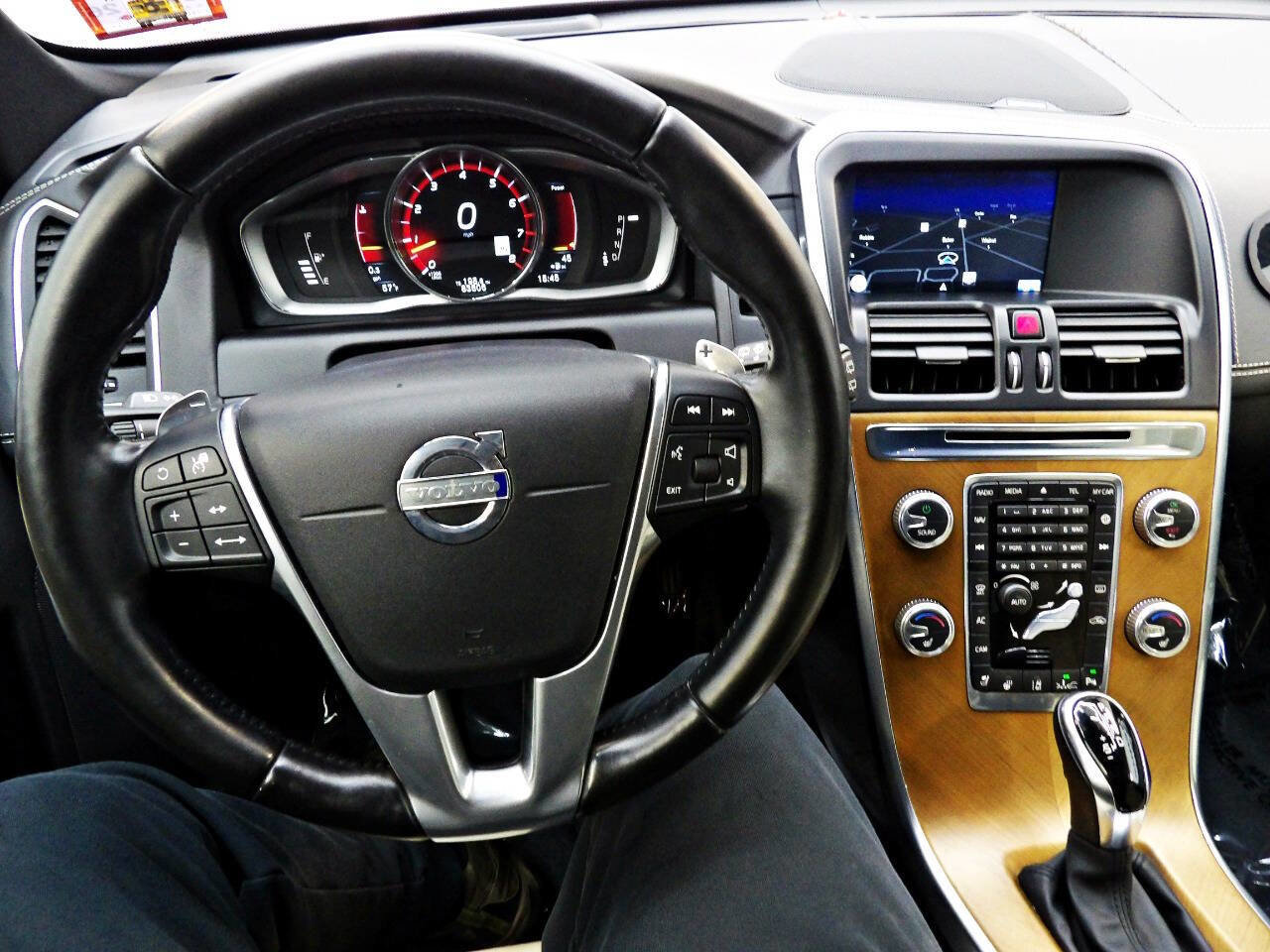 Used 2015 Volvo XC60 T6 Platinum w/ Inscription Package image 19