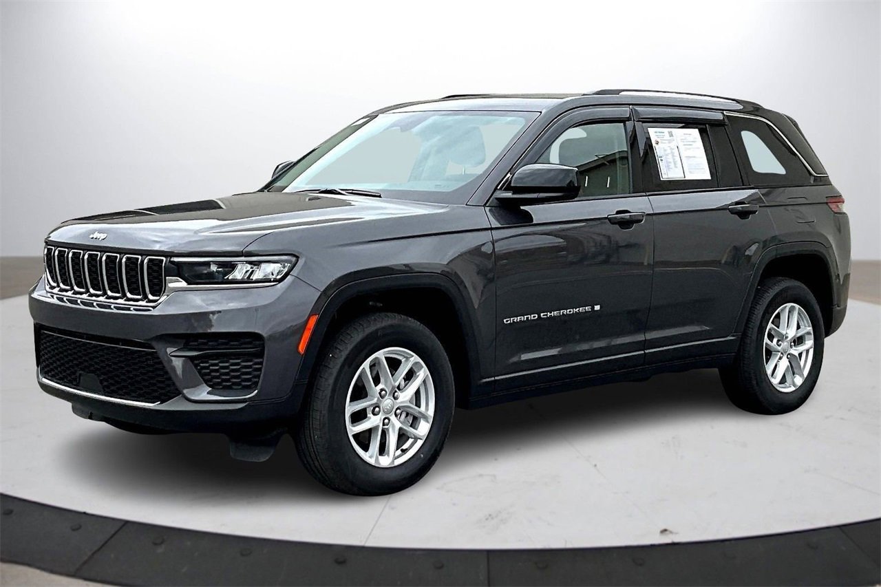 Certified 2024 Jeep Grand Cherokee Laredo X image 4