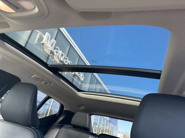 Certified 2025 Volvo XC40 B5 Plus image 26