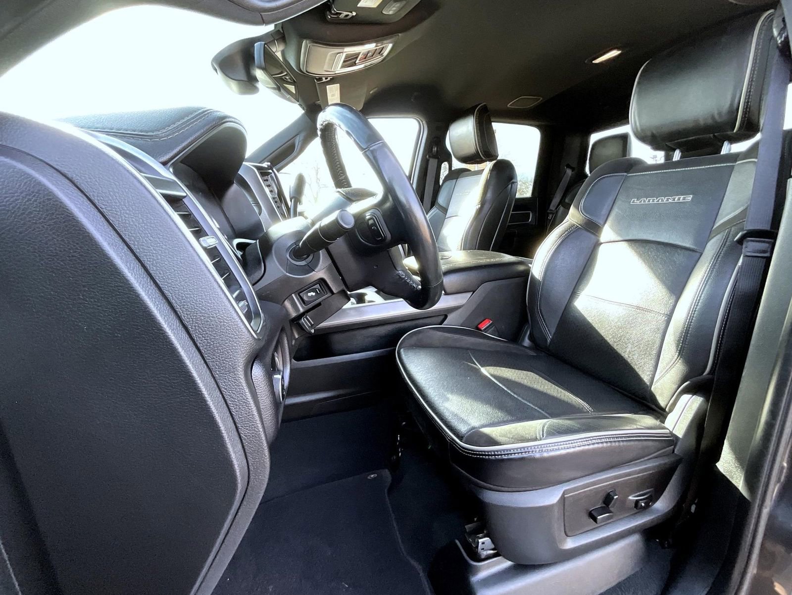 Used 2022 RAM 3500 Laramie w/ Night Edition image 11