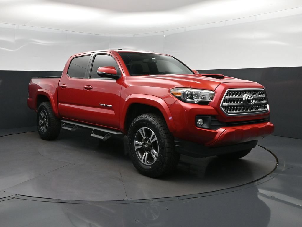 Used 2017 Toyota Tacoma TRD Sport w/ Premium & Technology Package AWD/4WD image 9