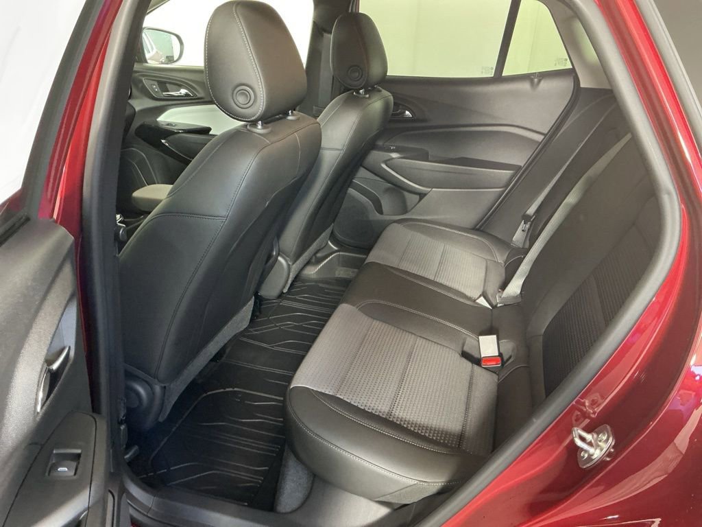 Used 2025 Chevrolet Trax LT w/ Driver Confidence Package image 11