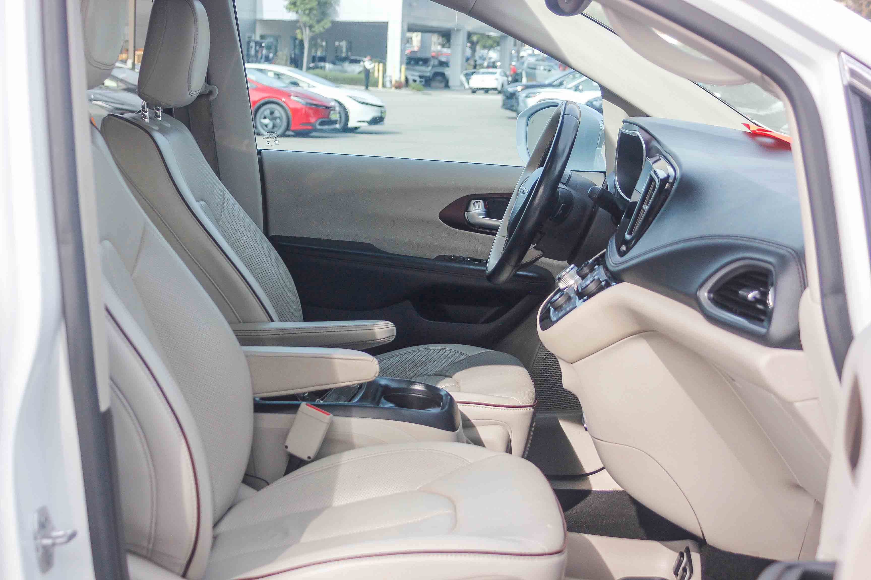 Used 2017 Chrysler Pacifica Limited w/ Advanced Safetytec Group image 16