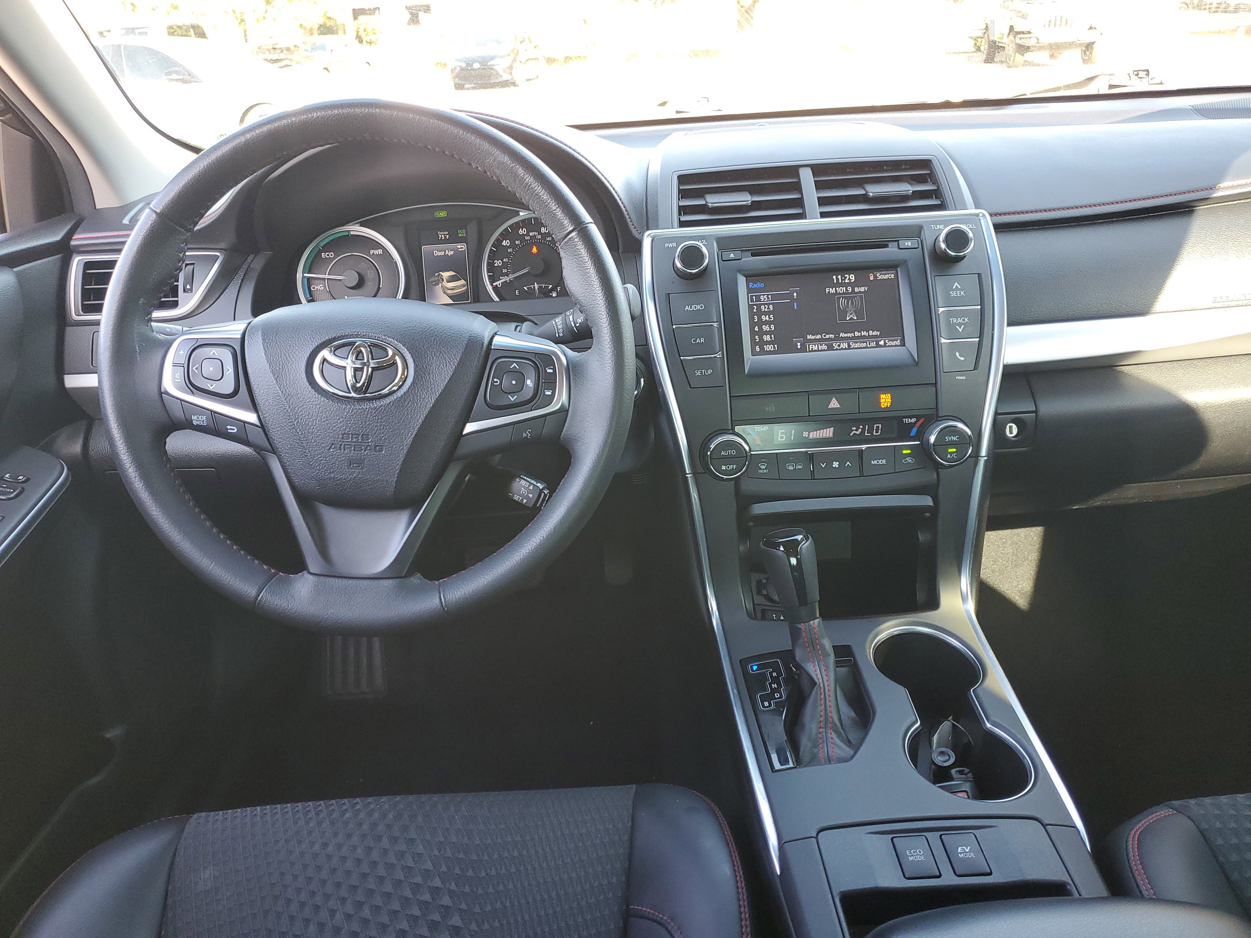 Used 2015 Toyota Camry XLE image 9