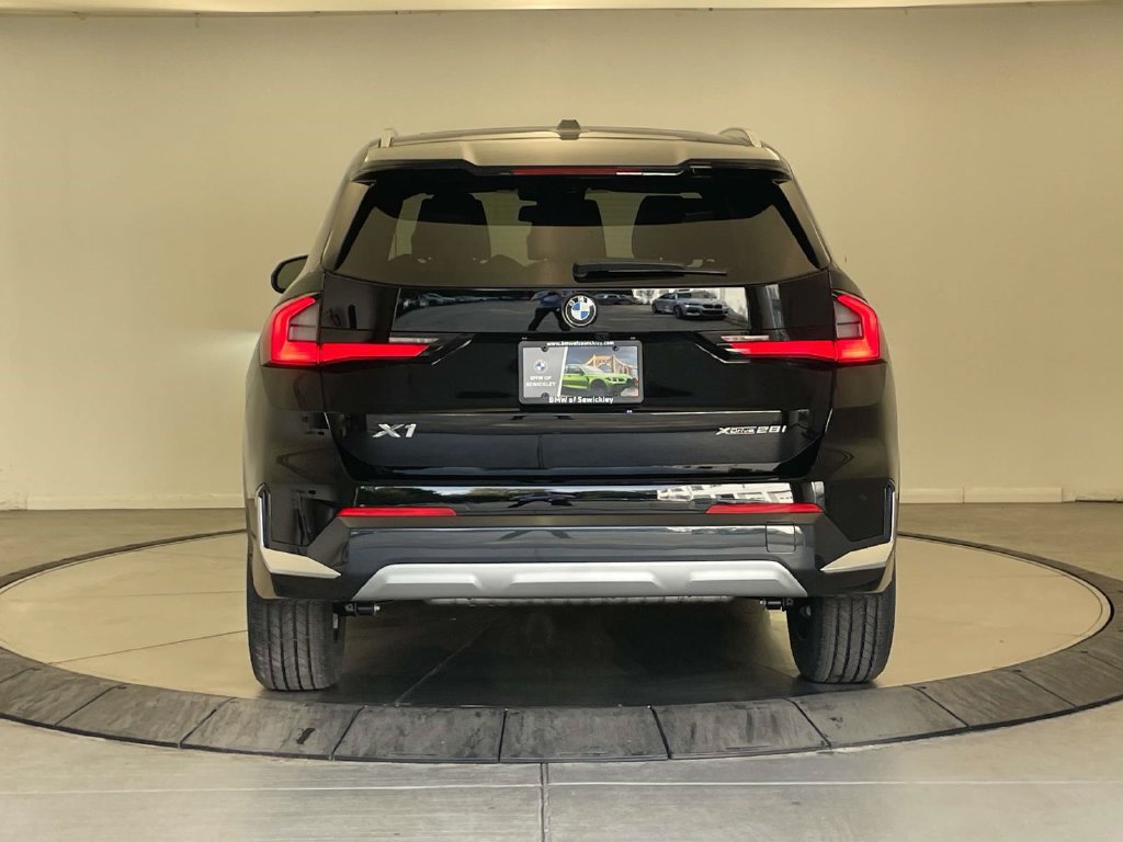 New 2027 BMW X1 xDrive28i w/ Technology Package AWD/4WD image 4