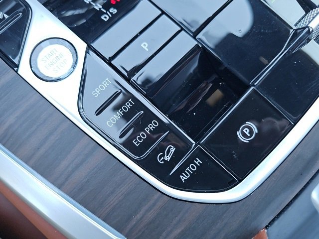 Used 2024 BMW X7 xDrive40i w/ Executive Package image 35