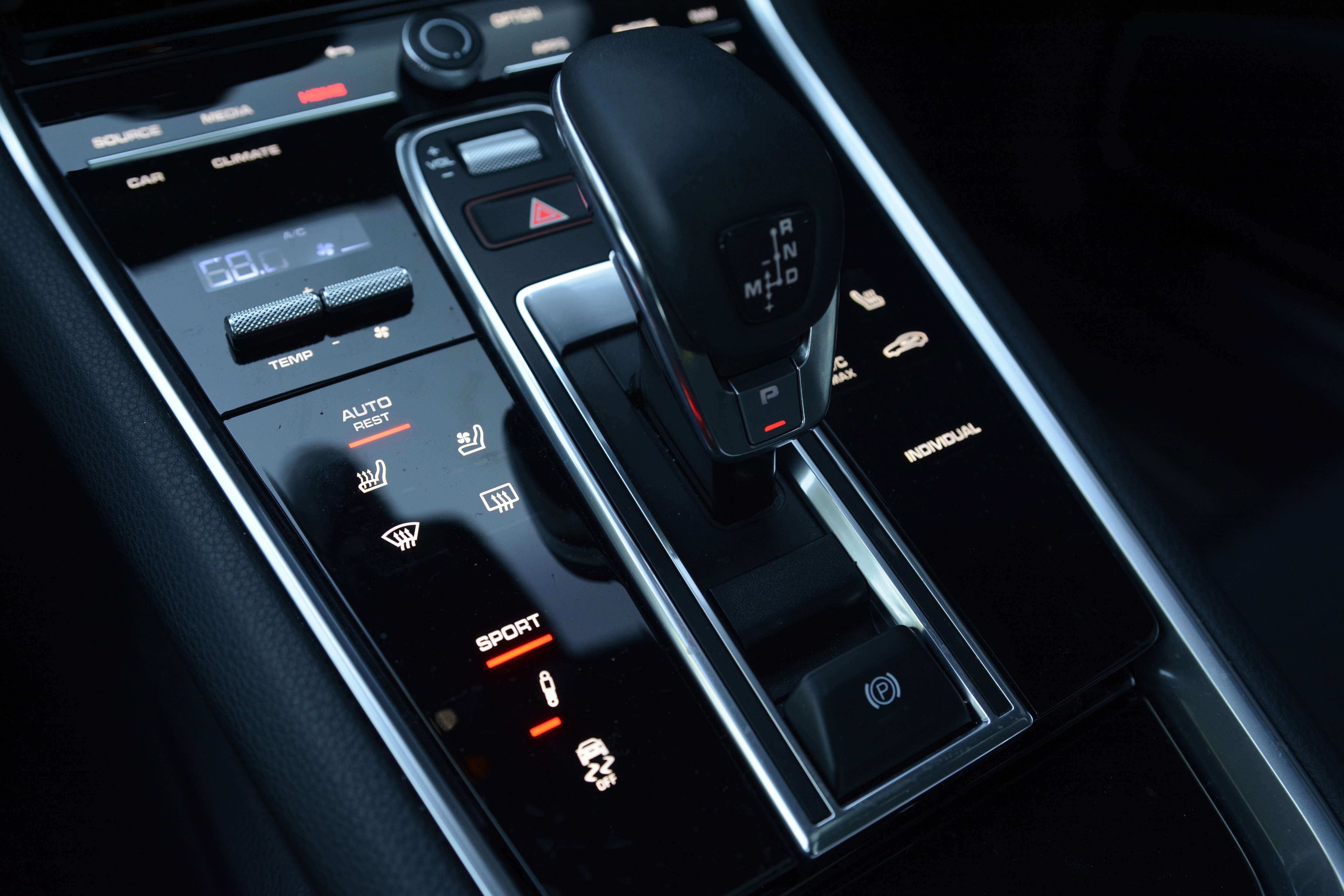 Certified 2023 Porsche Panamera image 24