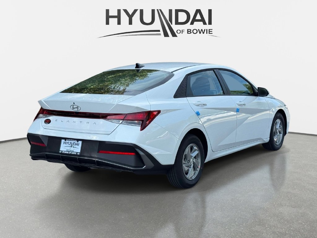 New 2026 Hyundai Elantra SE FWD image 2