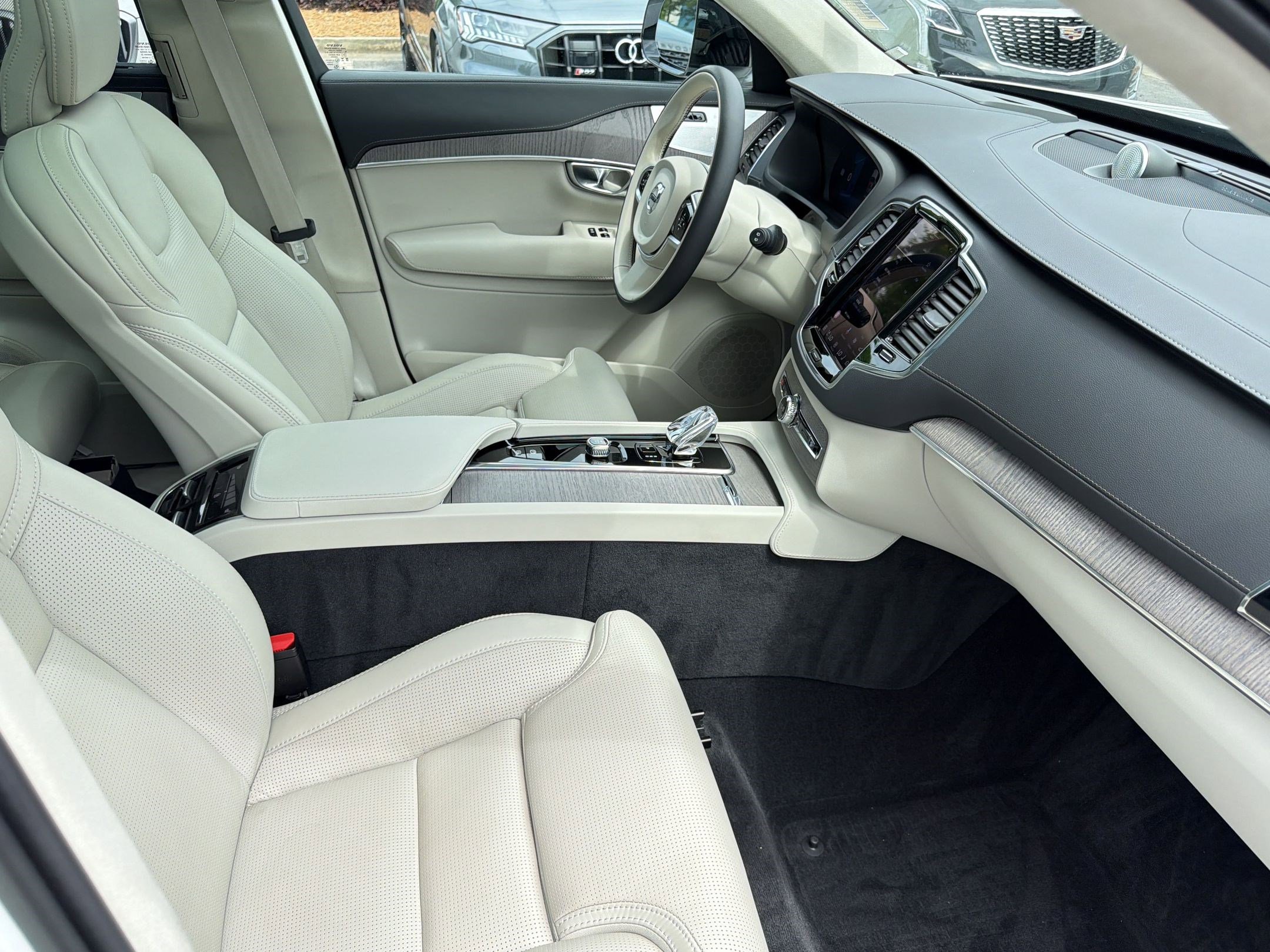 Certified 2023 Volvo XC90 T8 Ultimate w/ Lounge Package AWD/4WD image 30