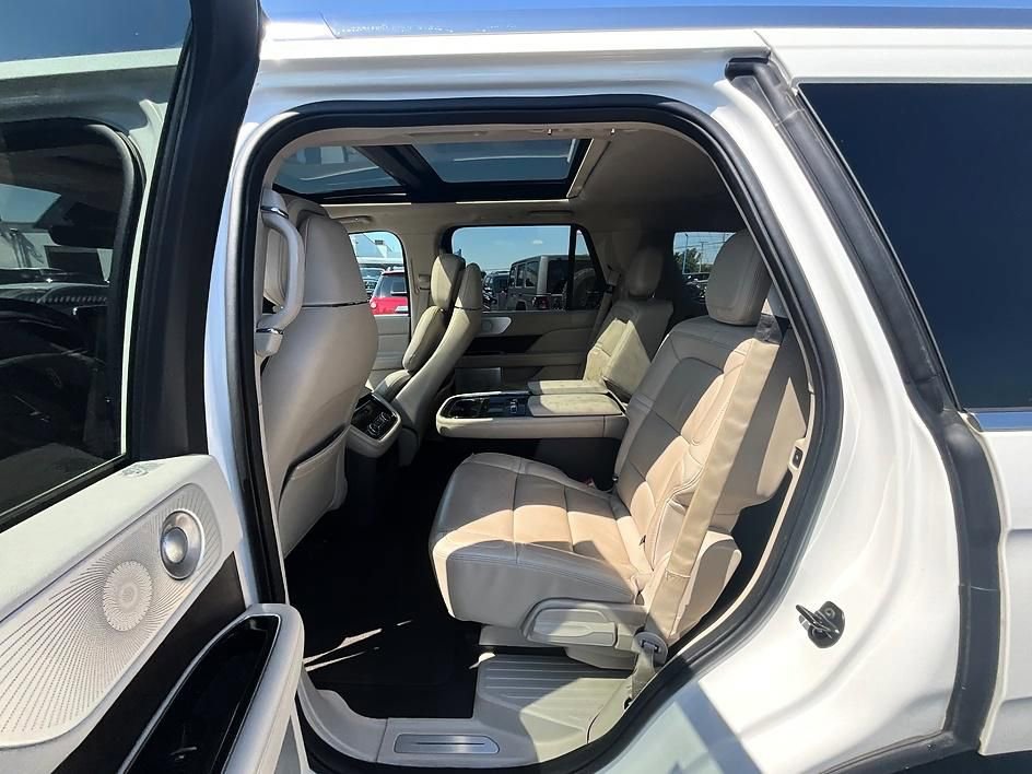 Used 2020 Lincoln Navigator Reserve w/ Luxury Package AWD/4WD image 30