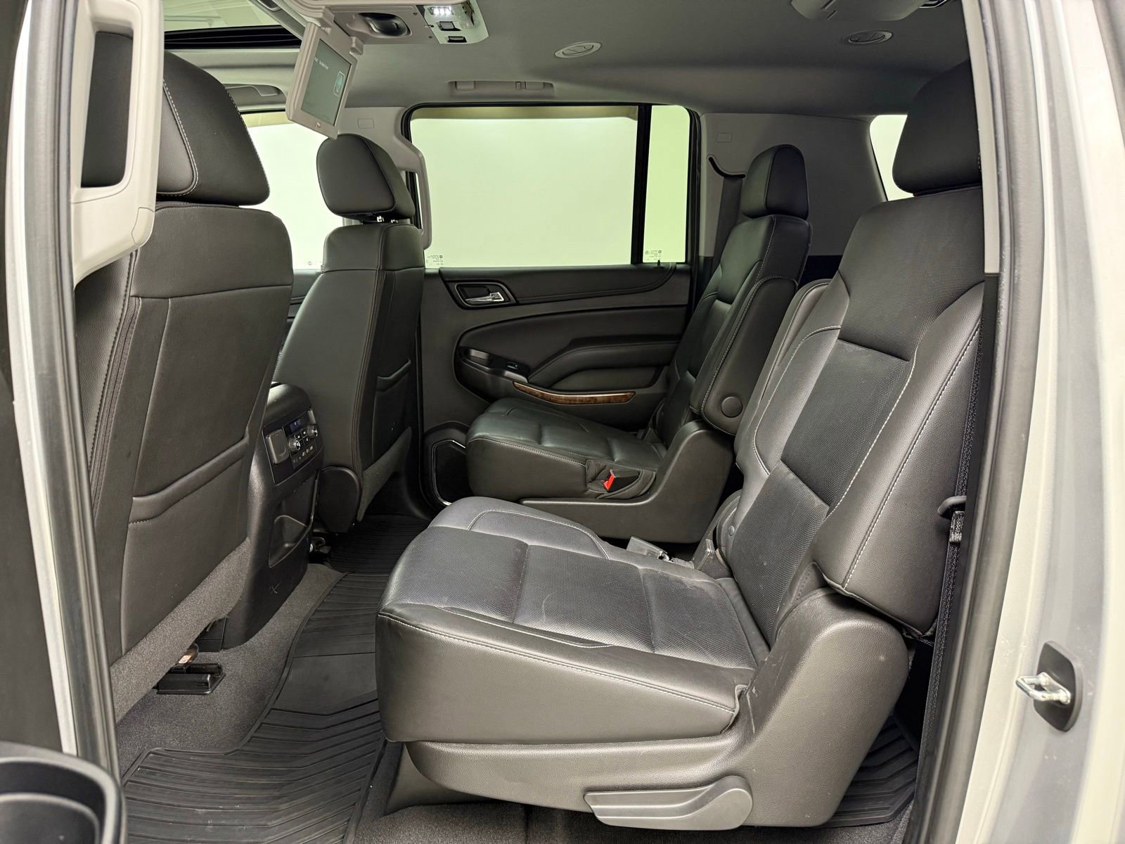 Used 2019 Chevrolet Suburban Premier AWD/4WD image 24