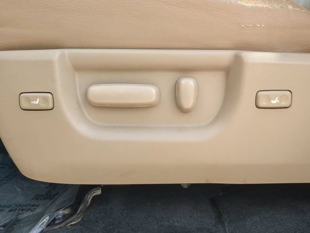 Used 2017 Toyota Sequoia Limited w/ Safety & Convenience Package RWD image 21