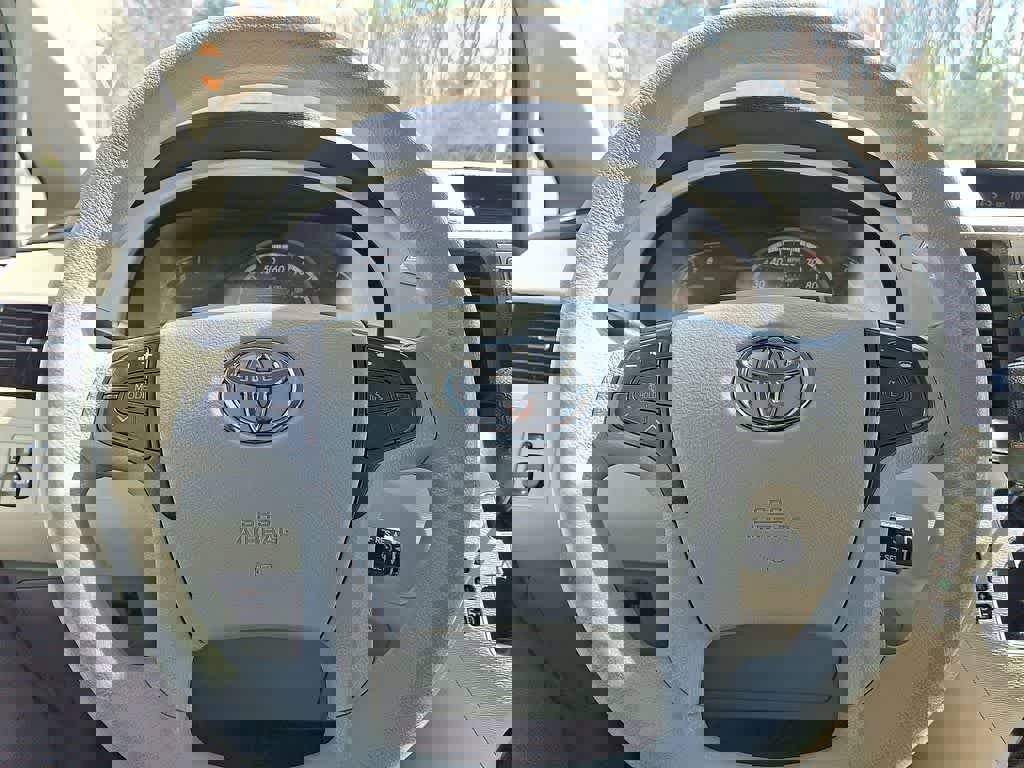 Used 2011 Toyota Sienna LE image 16