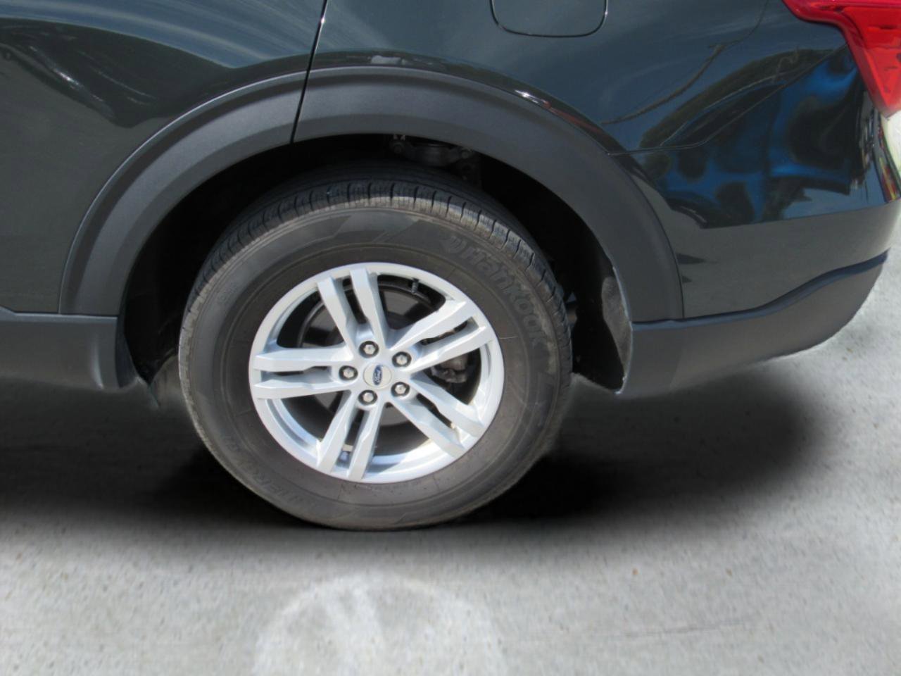 Used 2022 Ford Explorer XLT w/ Equipment Group 202A image 4