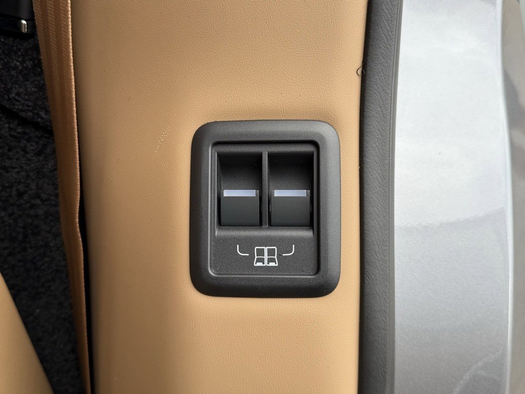 New 2025 Land Rover Range Rover Long Wheelbase SE image 31