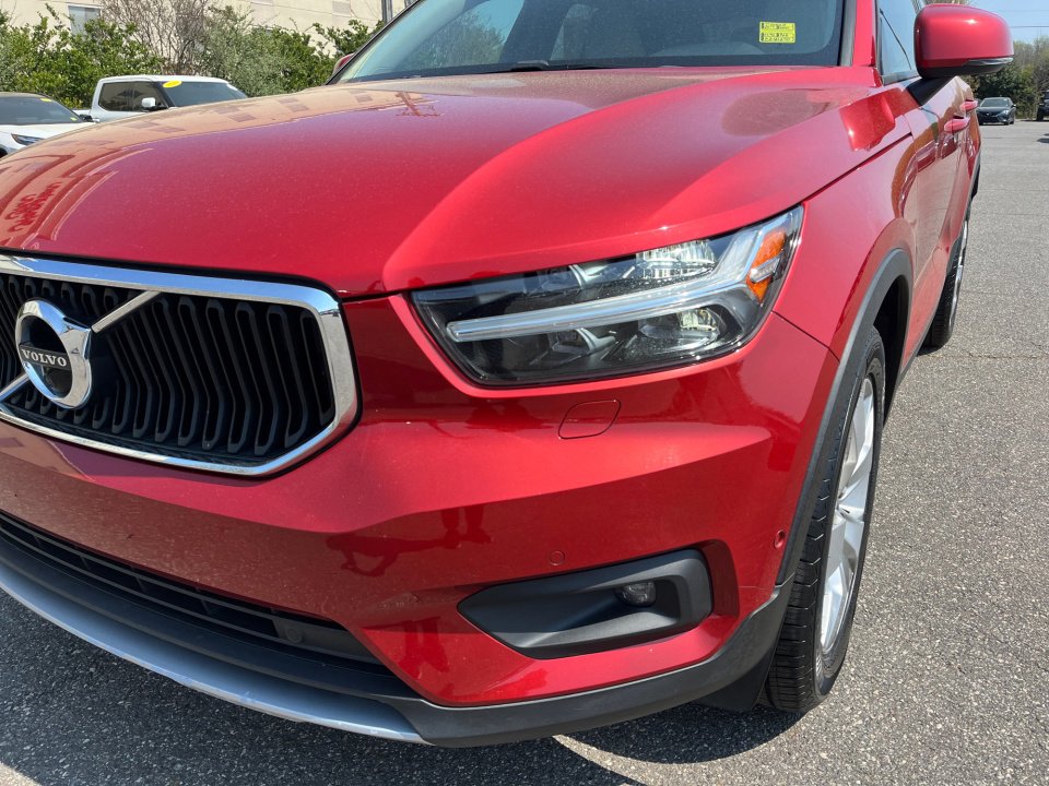 Used 2019 Volvo XC40 T4 Momentum image 28