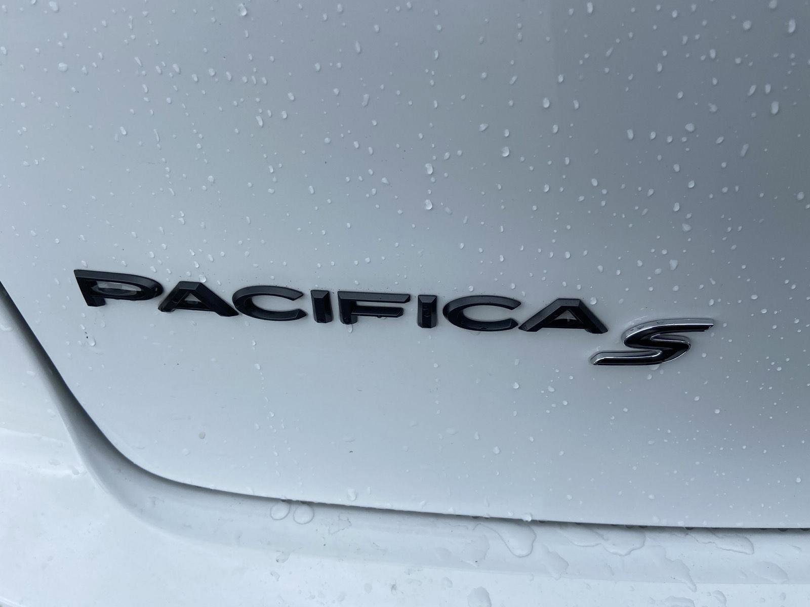 Used 2024 Chrysler Pacifica Limited w/ S Appearance Package FWD image 35