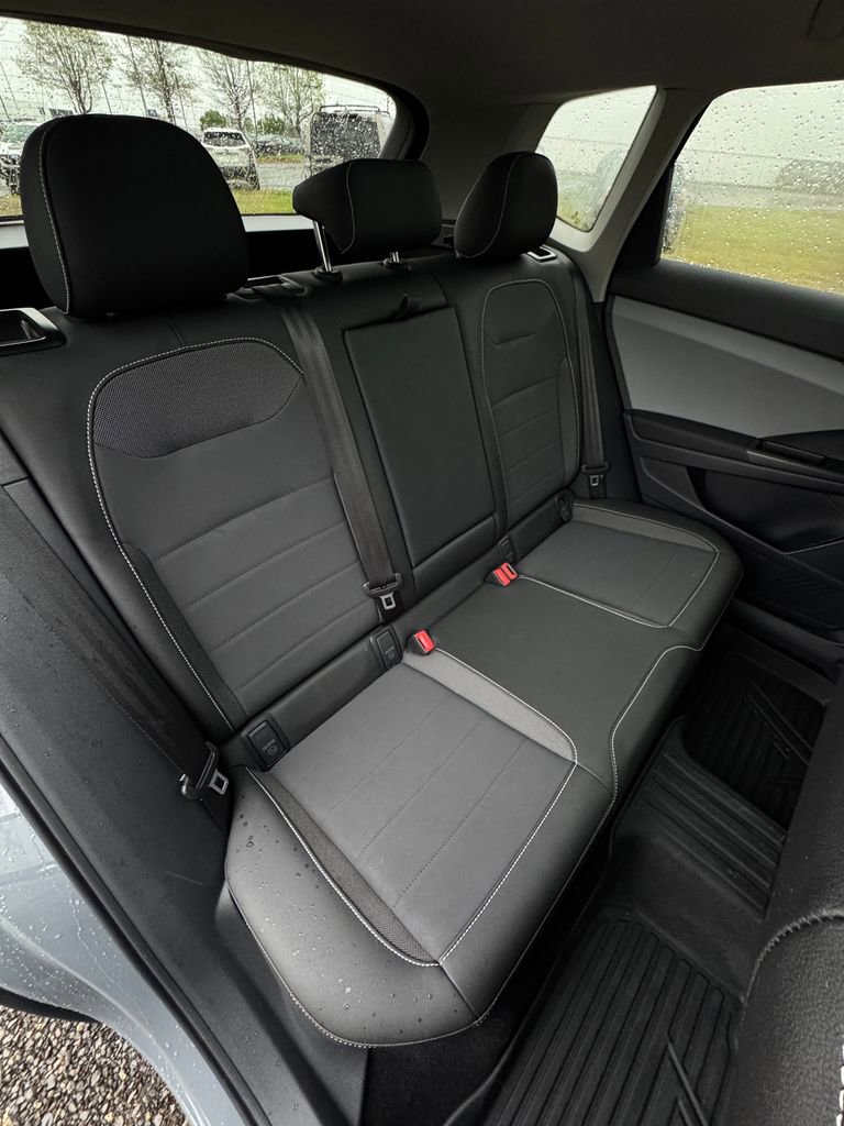 Used 2023 Volkswagen Taos SE w/ Panoramic Sunroof Package AWD/4WD image 26