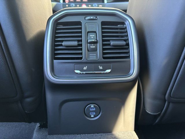 Certified 2026 Porsche Macan AWD/4WD image 23