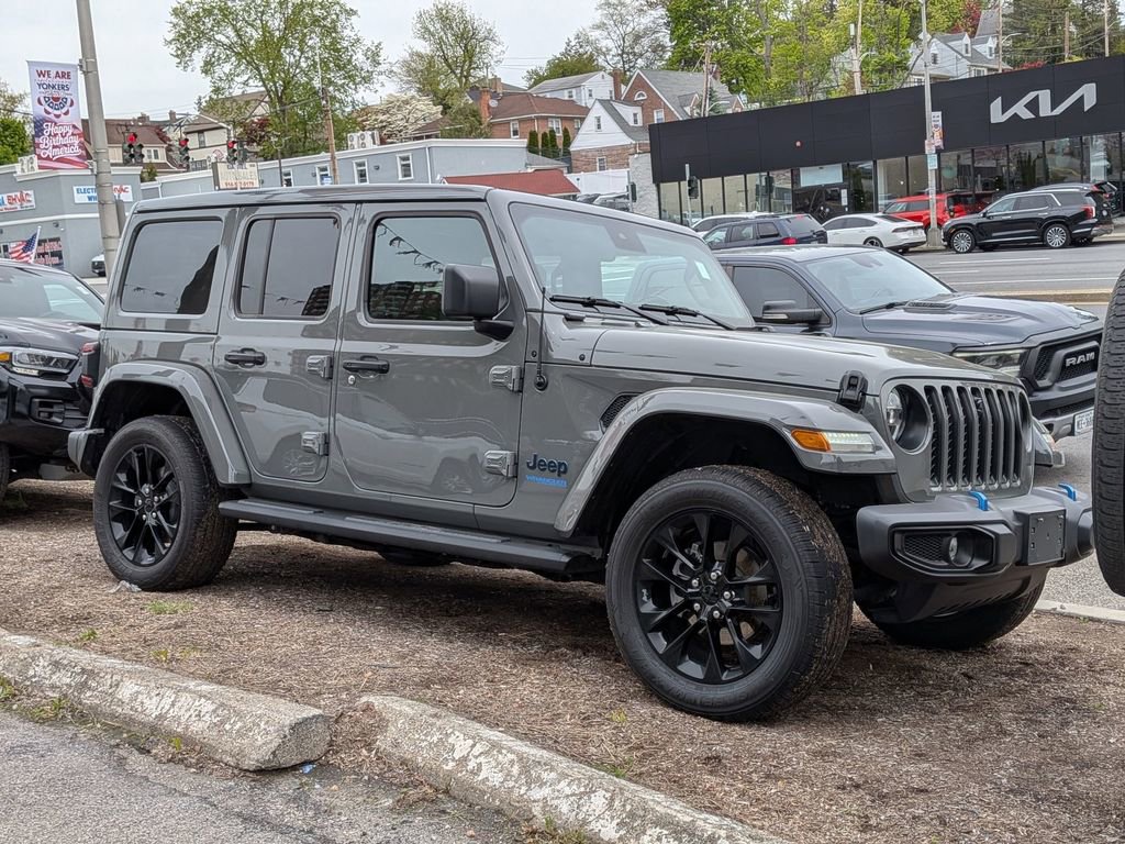 Used 2021 Jeep Wrangler Unlimited Sahara w/ Cold Weather Group AWD/4WD image 4